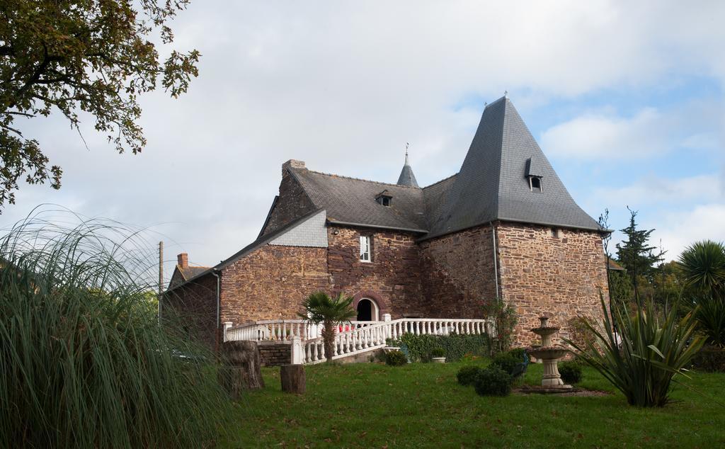 Manoir La Haie Chapeau Saint-Thurial Exterior foto